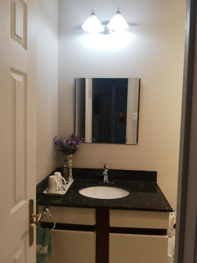Lakeside Private Suite-Queen Bed Room Tottenham ภายนอก รูปภาพ
