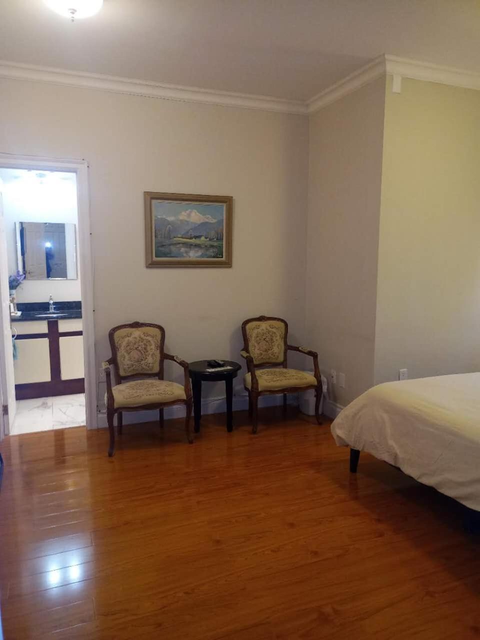 Lakeside Private Suite-Queen Bed Room Tottenham ภายนอก รูปภาพ